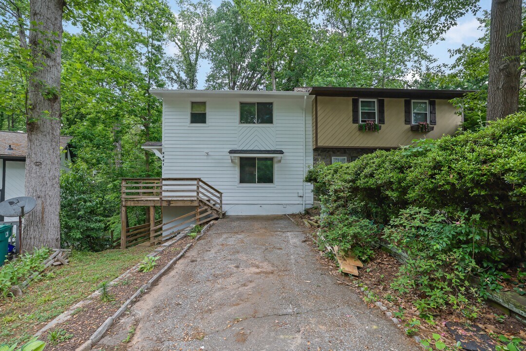 2551 Park Rd in Smyrna, GA - Building Photo