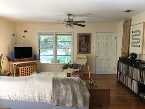 1517 Piedmont Ave in Austin, TX - Foto de edificio - Building Photo