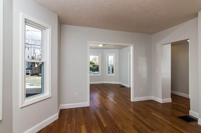 10 Giles Ave in Beverly, MA - Building Photo - Building Photo