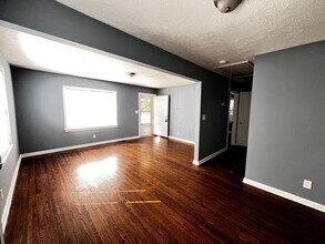1915 Garrs Ln in Louisville, KY - Building Photo - Building Photo