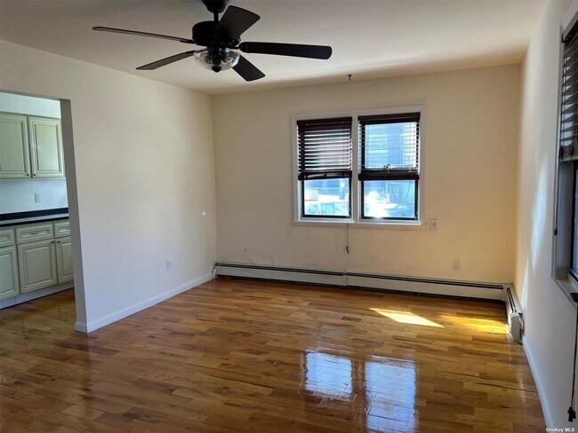 65 W Broadway in Long Beach, NY - Building Photo - Building Photo