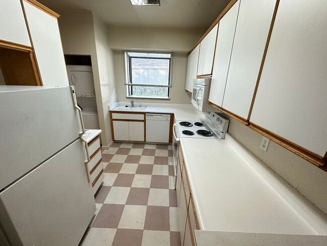 2600 Oak Rd in Walnut Creek, CA - Building Photo - Building Photo