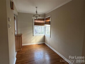 524 Wakefield Dr in Charlotte, NC - Foto de edificio - Building Photo