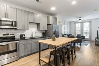 2039 Woodburn Ave in Cincinnati, OH - Building Photo - Building Photo