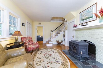 135 Longfellow Rd in Jamestown, RI - Building Photo - Building Photo