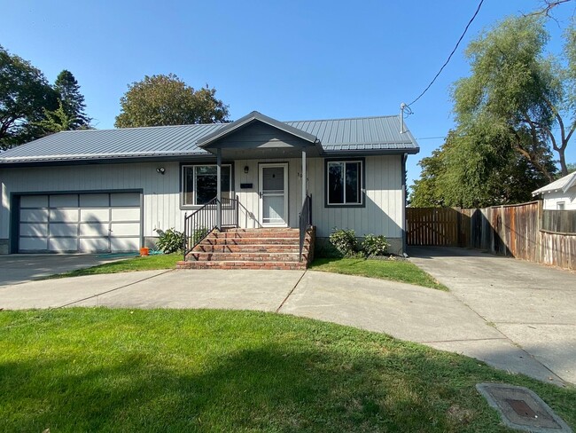 property at 3015 N Marguerite Rd