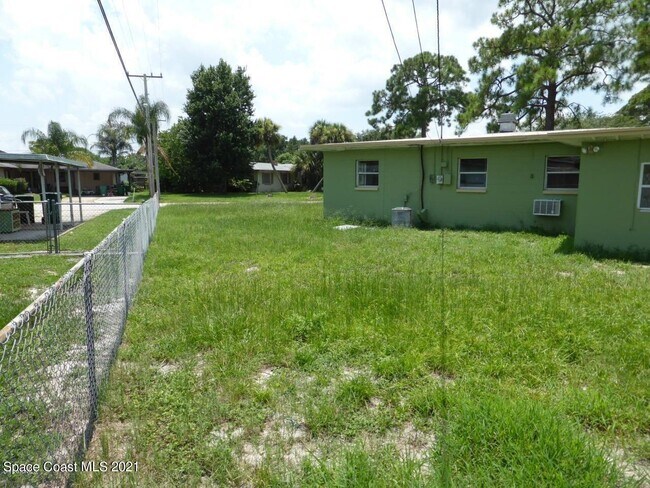 1710 Cambridge Dr in Cocoa, FL - Building Photo - Building Photo
