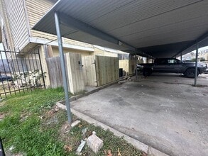 8323 Wilcrest Dr in Houston, TX - Building Photo - Building Photo