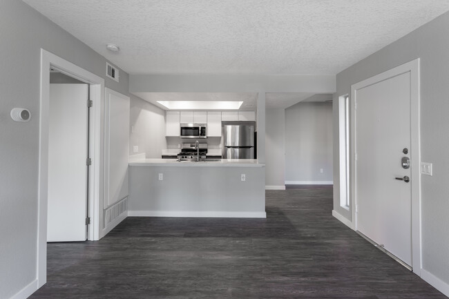 The James Apartments in Riverside, CA - Building Photo - Interior Photo