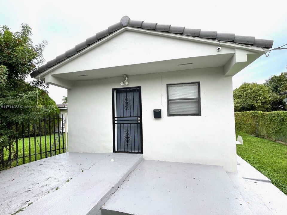 13420 SW 36th St in Miami, FL - Building Photo