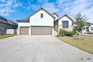 588 Vale Ct in New Braunfels, TX - Building Photo