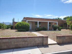 1144 Princeton Dr NE in Albuquerque, NM - Building Photo - Building Photo