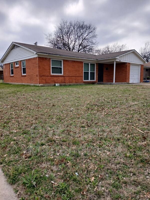 706 Goldwood Dr in Dallas, TX - Building Photo - Building Photo