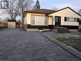 8 Frederick St in St Catharines, ON - Building Photo