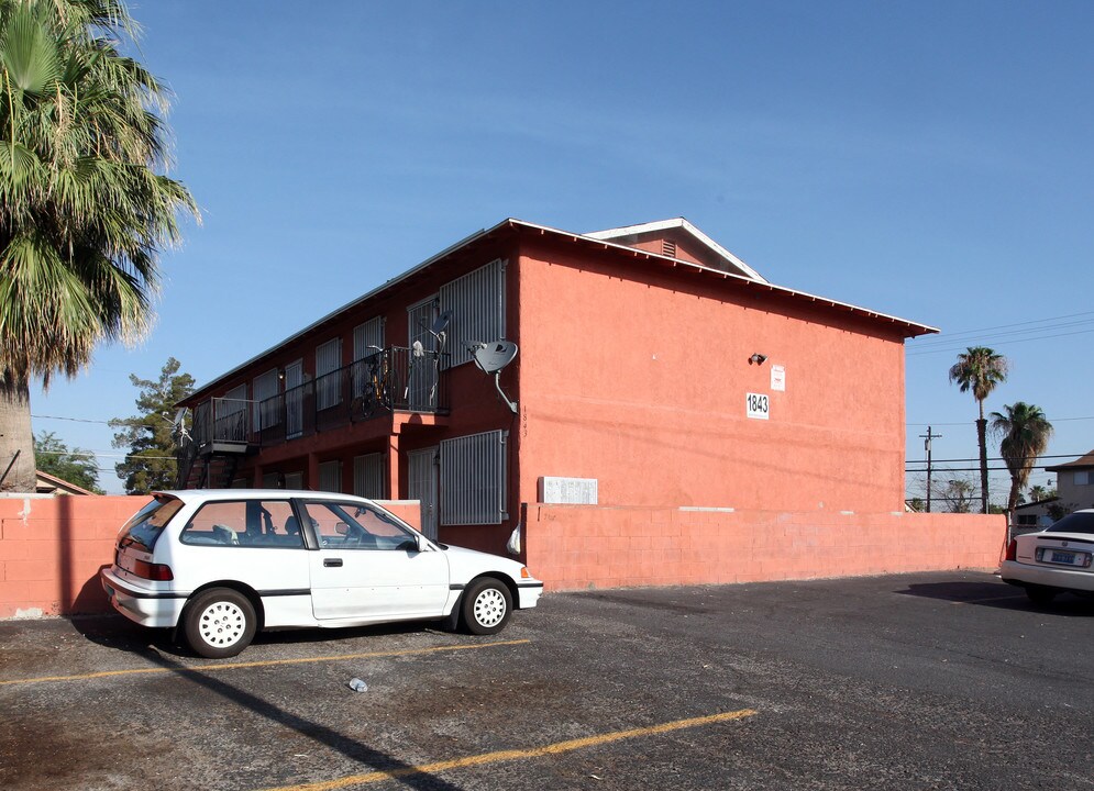 1843 Jefferson St in North Las Vegas, NV - Building Photo