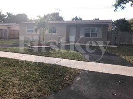 240 N 69th Way in Hollywood, FL - Building Photo