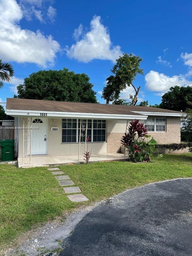 1931 Bahama Dr in Miramar, FL - Building Photo - Building Photo