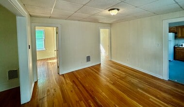 110 Hawthorne Ave, Unit Unit 2 in Utica, NY - Building Photo - Building Photo