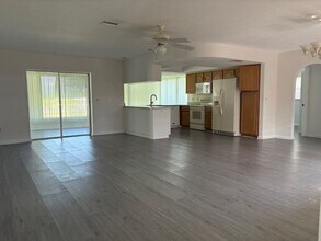 3720 Country Club Blvd in Cape Coral, FL - Building Photo - Building Photo