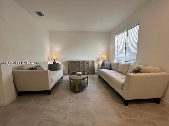 327 NE 208th Terrace in North Miami Beach, FL - Building Photo - Building Photo