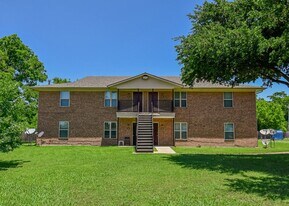 200 Daniels Dr in Kerens, TX - Building Photo