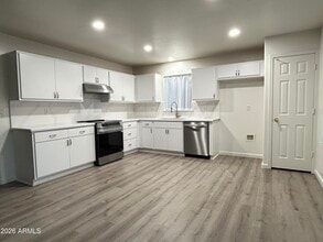 10542 W Alvarado Rd in Avondale, AZ - Building Photo - Building Photo