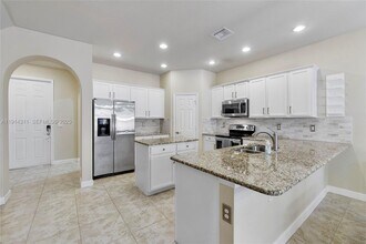 10450 Wellington Parc Dr in Wellington, FL - Building Photo - Building Photo