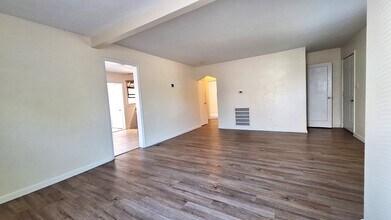 1301 Sunset Dr in Norfolk, VA - Foto de edificio - Building Photo
