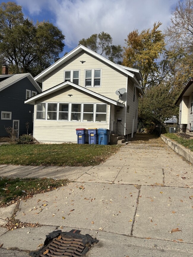 property at 231 Dickinson St SW