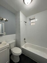 82 Fulton Ave, Unit 2R in Jersey City, NJ - Foto de edificio - Building Photo