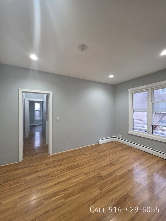 8 Garfield St in Yonkers, NY - Building Photo