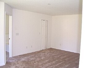 37 Red Barn Dr in Palm Coast, FL - Building Photo - Building Photo