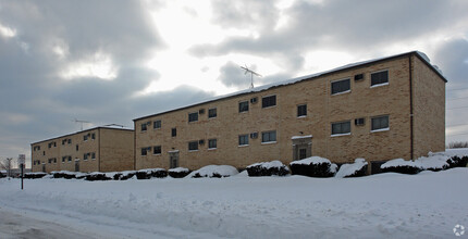 Rey Apartments in Lorain, OH - Building Photo - Building Photo