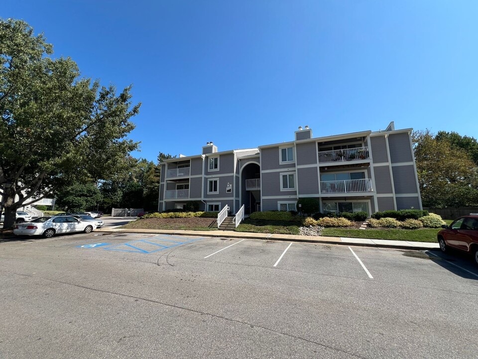 1020 Autumn Woods Ln in Virginia Beach, VA - Building Photo