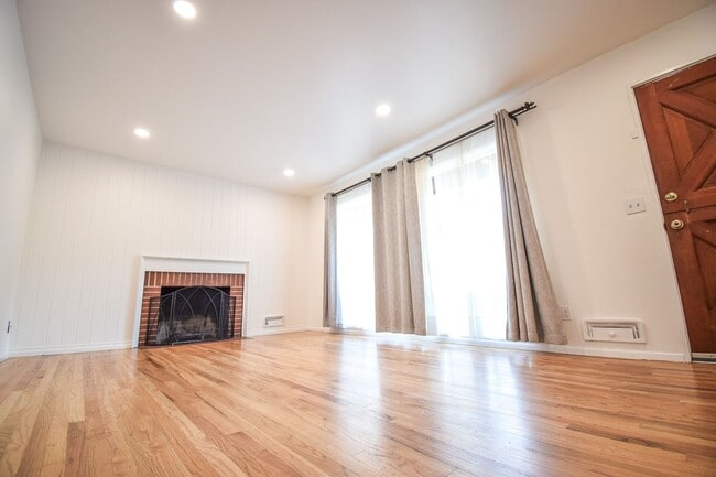 property at 4506 SW Illinois St