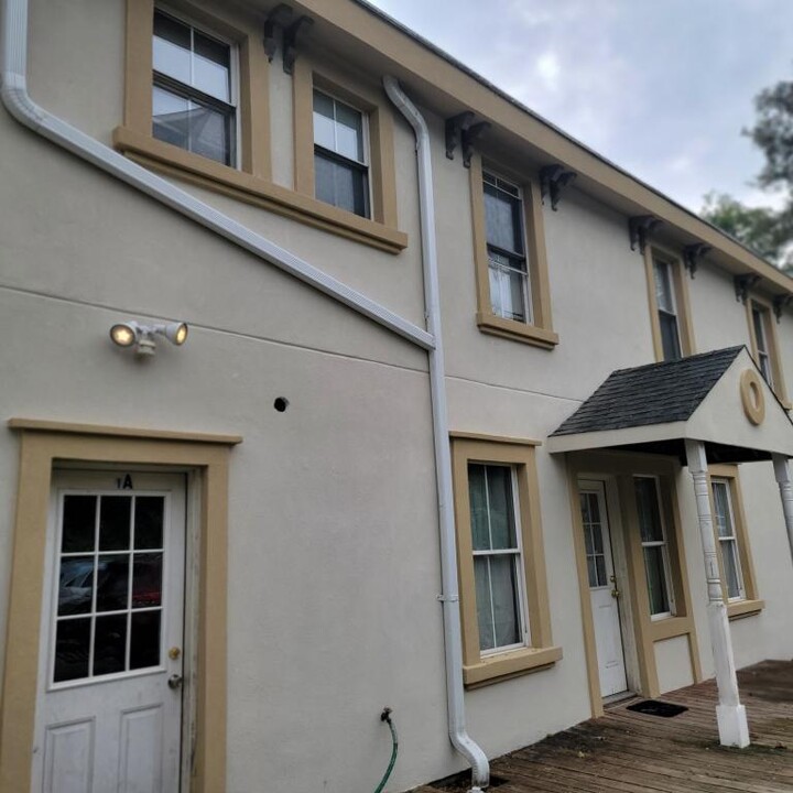 1027 Beekman Rd in Hopewell Junction, NY - Building Photo