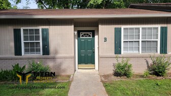 2010 Watts Rd in Benton, AR - Building Photo