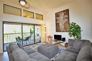 586 Beachwalk Cir-Unit -O-303 in Naples, FL - Building Photo