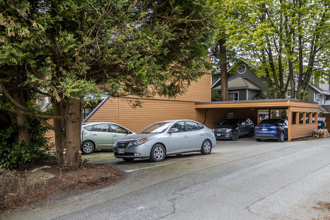 407 Chesterfield Av in North Vancouver, BC - Building Photo - Building Photo