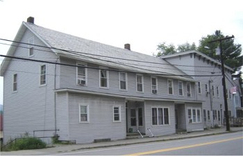 122 Main St in Charlemont, MA - Foto de edificio