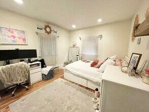 378 E 8th St, Unit 4B in Boston, MA - Building Photo - Building Photo