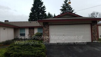 4211 201st St Ct E in Spanaway, WA - Building Photo