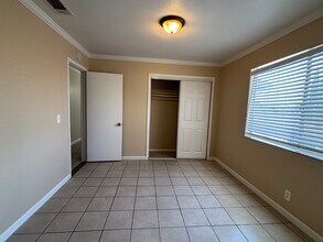 12991 Kiowa Rd, Unit 2 in Apple Valley, CA - Building Photo - Building Photo