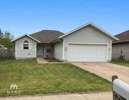 3945 W Maple St in Springfield, MO - Building Photo