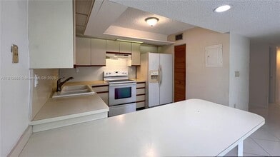 13255 SW 88th Ln in Miami, FL - Building Photo - Building Photo