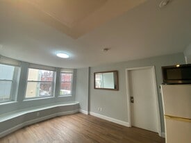 2135 Walnut St, Unit 203