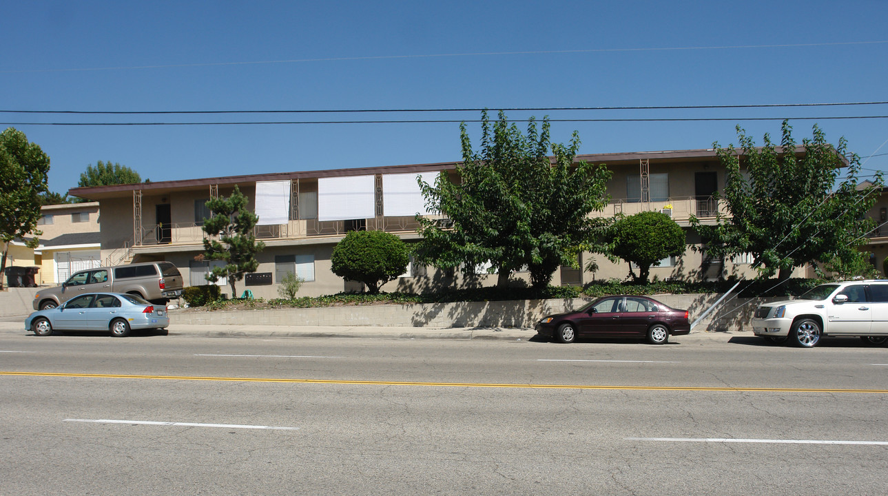 3906 La Crescenta Ave in La Crescenta, CA - Building Photo