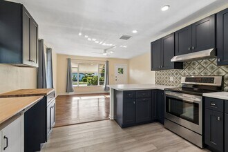 1101 27th St N in St. Petersburg, FL - Building Photo - Building Photo