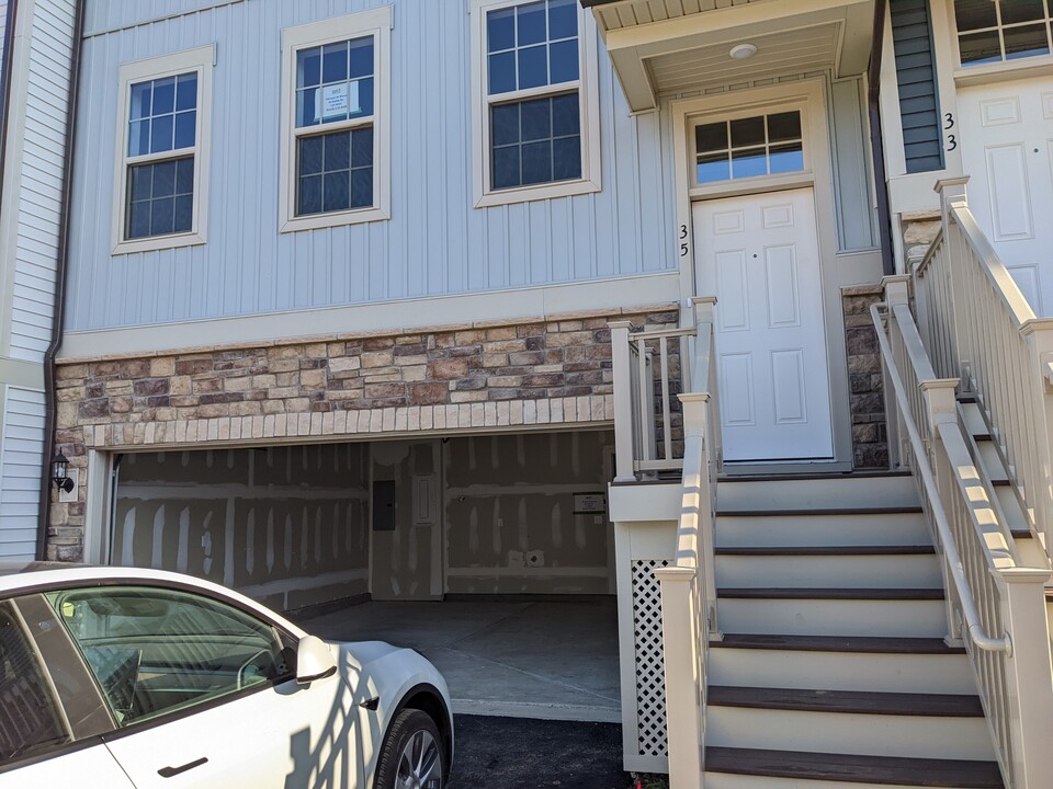35 Dahlia Dr in Warren, NJ - Foto de edificio