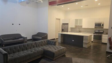 1371 Crampton St in Dallas, TX - Building Photo - Building Photo